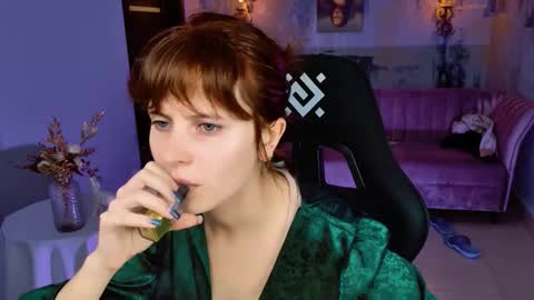 Snapshot of lolaasmus chatting on 09/26/25, 07:45 I consider myself the god Loki but life just calls me LOL online show from 09/26/25, 07:45