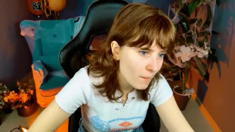 Snapshot of lolaasmus chatting on 10/22/25, 05:41 I consider myself the god Loki but life just calls me LOL online show from 10/22/25, 05:41