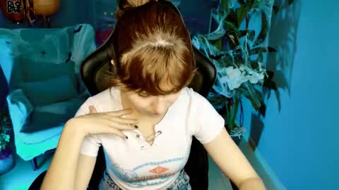 Snapshot of lolaasmus chatting on 10/23/25, 06:13 I consider myself the god Loki but life just calls me LOL online show from 10/23/25, 06:13