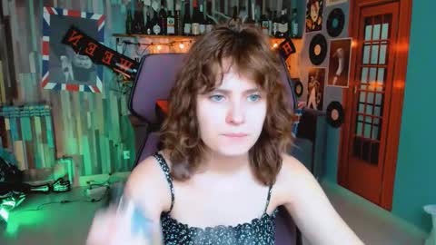 Snapshot of lolaasmus chatting on 10/29/25, 08:38 I consider myself the god Loki but life just calls me LOL online show from 10/29/25, 08:38