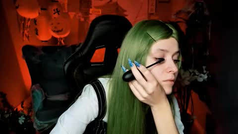 Snapshot of lolaasmus chatting on 10/30/25, 08:16 I consider myself the god Loki but life just calls me LOL online show from 10/30/25, 08:16