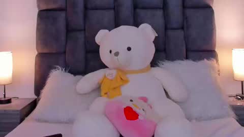 LolaCoper online show from 01/15/25, 01:02