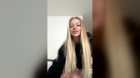 lolacutiex online show from 05/28/26, 11:29