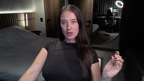 Snapshot of loladom chatting on 07/18/26, 01:32 Frt Pr1ncess online show from 07/18/26, 01:32
