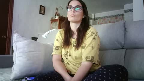 LOLA HUESO y ERIC online show from 04/21/26, 02:23