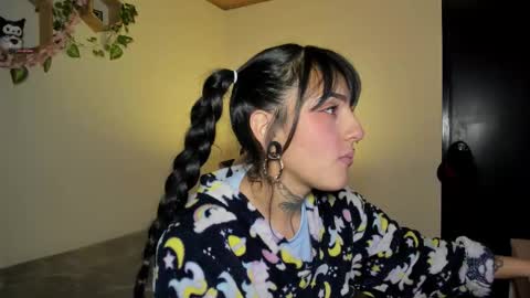 Lola online show from 01/13/26, 01:22