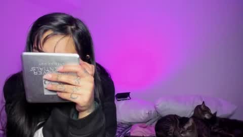 Snapshot of lolaleah_ chatting on 06/15/26, 06:26 Lola online show from 06/15/26, 06:26