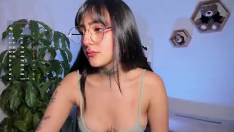 Snapshot of lolaleah_ chatting on 07/21/26, 11:51 Lola online show from 07/21/26, 11:51
