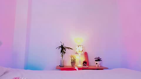 Lola online show from 03/12/25, 07:38