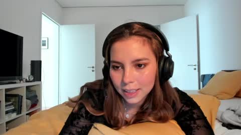 Lola doll online show from 04/18/26, 02:32