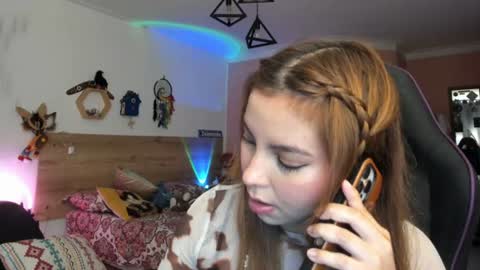 Snapshot of lolaverse chatting on 07/12/26, 04:42 Lola doll online show from 07/12/26, 04:42
