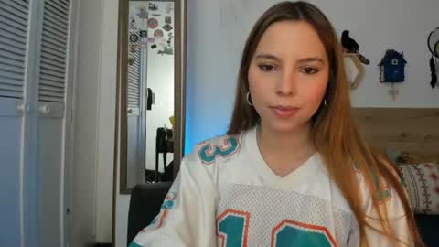 Snapshot of lolaverse chatting on 07/21/26, 07:27 Lola doll online show from 07/21/26, 07:27
