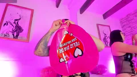 Snapshot of lolaxxxperiience chatting on 02/14/26, 12:02 Lola online show from 02/14/26, 12:02