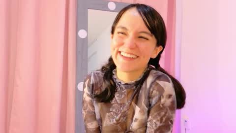 Snapshot of lolayun chatting on 10/21/25, 11:44 Lola online show from 10/21/25, 11:44