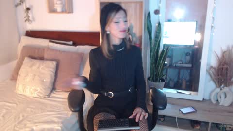 Snapshot of lolis_sweet_submisive chatting on 01/04/25, 01:10 Dear tippers follow me on my new cb account lennarogers online show from 01/04/25, 01:10