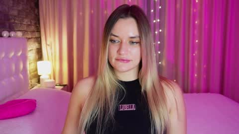 Snapshot of lollidoli__ chatting on 01/17/25, 05:41 Victoria online show from 01/17/25, 05:41