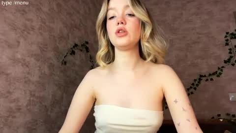 Mia online show from 04/18/26, 08:18