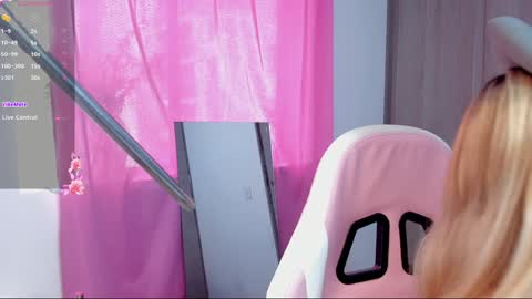 Snapshot of lollypetitte_ chatting on 12/16/24, 02:16 Lolly online show from 12/16/24, 02:16