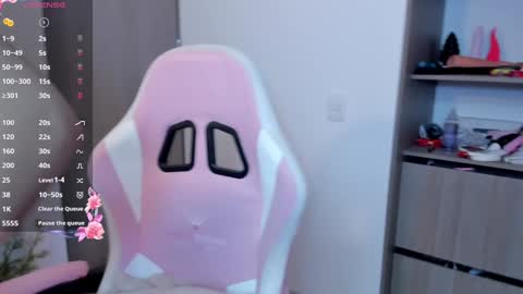 Snapshot of lollypetitte_ chatting on 12/27/24, 10:05 Lolly online show from 12/27/24, 10:05