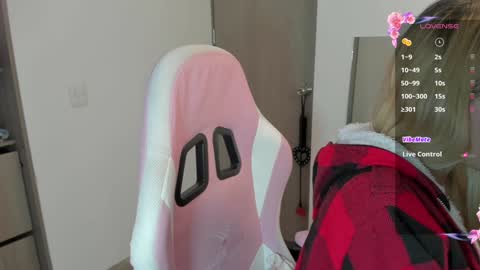 Snapshot of lollypetitte_ chatting on 01/07/25, 01:59 Lolly online show from 01/07/25, 01:59