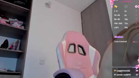 Snapshot of lollypetitte_ chatting on 02/02/25, 04:37 Lolly online show from 02/02/25, 04:37