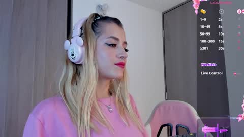 Snapshot of lollypetitte_ chatting on 02/04/25, 01:34 Lolly online show from 02/04/25, 01:34