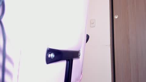 Snapshot of lollypetitte_ chatting on 02/12/25, 04:33 Lolly online show from 02/12/25, 04:33