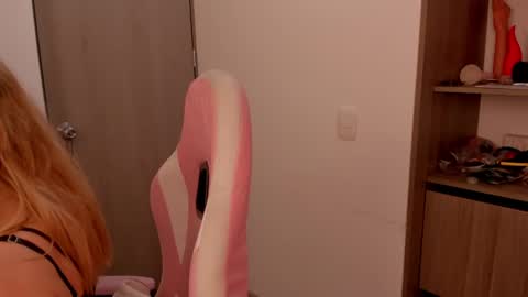 Snapshot of lollypetitte_ chatting on 02/15/25, 02:58 Lolly online show from 02/15/25, 02:58