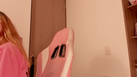 Snapshot of lollypetitte_ chatting on 03/11/25, 02:54 Lolly online show from 03/11/25, 02:54