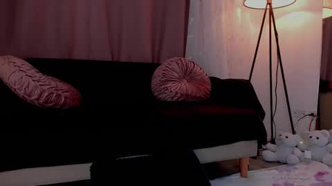 Snapshot of lollypetitte_ chatting on 11/11/25, 10:15 Lolly online show from 11/11/25, 10:15