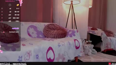 Snapshot of lollypetitte_ chatting on 12/15/25, 04:28 Lolly online show from 12/15/25, 04:28