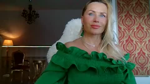 Roxy online show from 12/15/24, 12:38