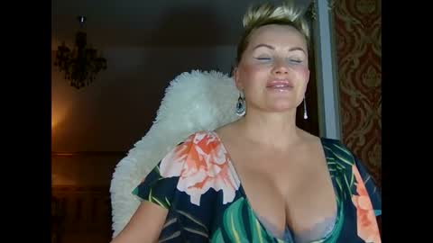 Roxy online show from 02/15/25, 05:51