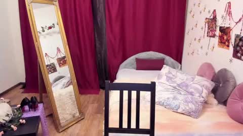 Snapshot of lolomercier chatting on 01/26/25, 08:34 LoloMercier online show from 01/26/25, 08:34