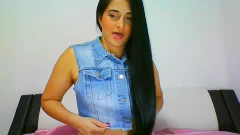 estehfania online show from 02/08/25, 07:05