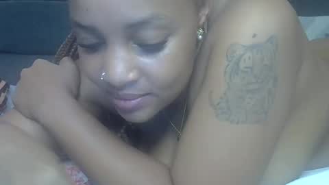 Snapshot of lomyenom56 chatting on 03/27/26, 08:26 lomyenom56 online show from 03/27/26, 08:26