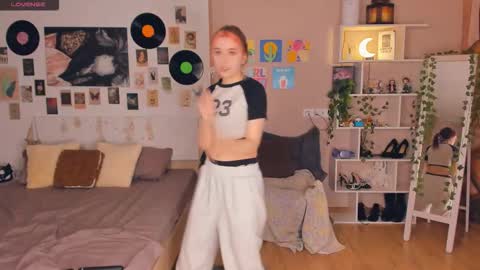 Snapshot of lonagass chatting on 02/11/26, 06:57 Lona online show from 02/11/26, 06:57