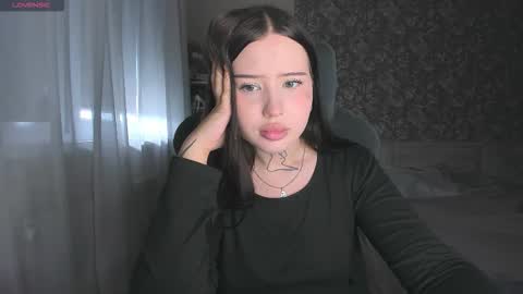 lona online show from 09/11/25, 10:04