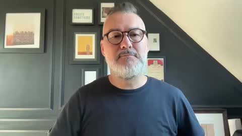 Snapshot of londongent2023 chatting on 10/06/25, 10:56 EnglishBear online show from 10/06/25, 10:56