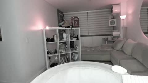 Snapshot of lonelly_lolly98 chatting on 01/17/25, 04:39 SABRINA online show from 01/17/25, 04:39