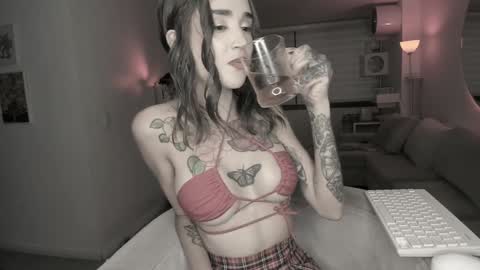 Snapshot of lonelly_lolly98 chatting on 01/20/25, 11:21 SABRINA online show from 01/20/25, 11:21