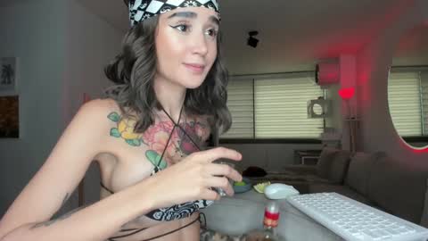 Snapshot of lonelly_lolly98 chatting on 02/02/25, 09:56 SABRINA online show from 02/02/25, 09:56