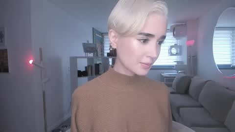 Snapshot of lonelly_lolly98 chatting on 02/10/25, 05:41 SABRINA online show from 02/10/25, 05:41