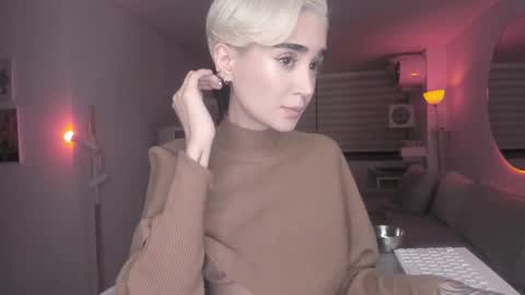 Snapshot of lonelly_lolly98 chatting on 02/10/25, 11:45 SABRINA online show from 02/10/25, 11:45