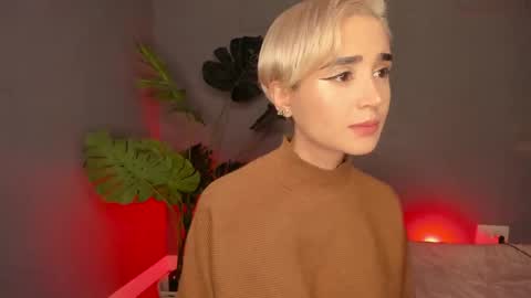 Snapshot of lonelly_lolly98 chatting on 02/22/25, 01:22 SABRINA online show from 02/22/25, 01:22