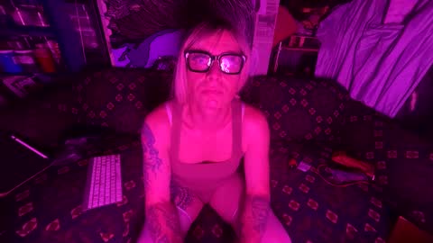 longbeachcd69 online show from 01/24/25, 08:23