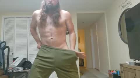 Snapshot of longhairedfreak1921 chatting on 09/21/25, 05:47 longhairedfreak1921 online show from 09/21/25, 05:47