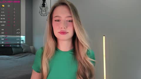 Snapshot of longoriaeva chatting on 12/05/25, 03:30 Eva online show from 12/05/25, 03:30