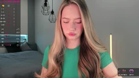 Snapshot of longoriaeva chatting on 12/22/25, 10:56 Eva online show from 12/22/25, 10:56