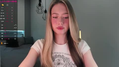 Snapshot of longoriaeva chatting on 01/12/26, 03:06 Eva online show from 01/12/26, 03:06